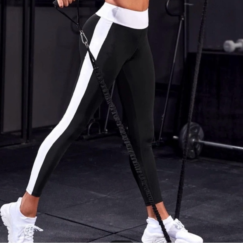 EUC / SHEIN Black and White Athletic Leggings / Size : Small